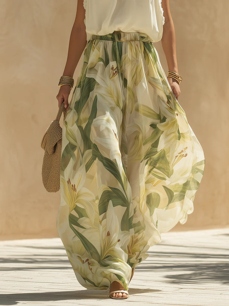 Melissa | Conjunto de Vacaciones con Top Volante en Chiffon y Pantalones con Estampado de Lirios