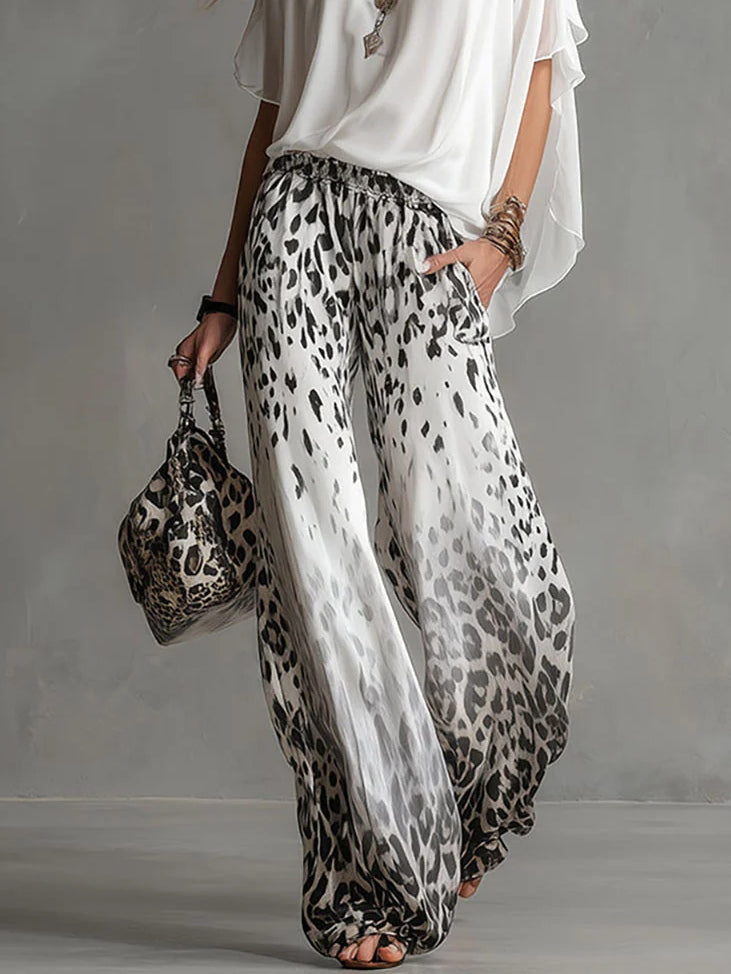 Ilaria | Conjunto Completo con Top de Barco y Pantalones de Chiffon con Leopardo Difuminado
